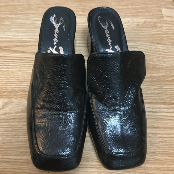 Shoes - Picture 1 of 3